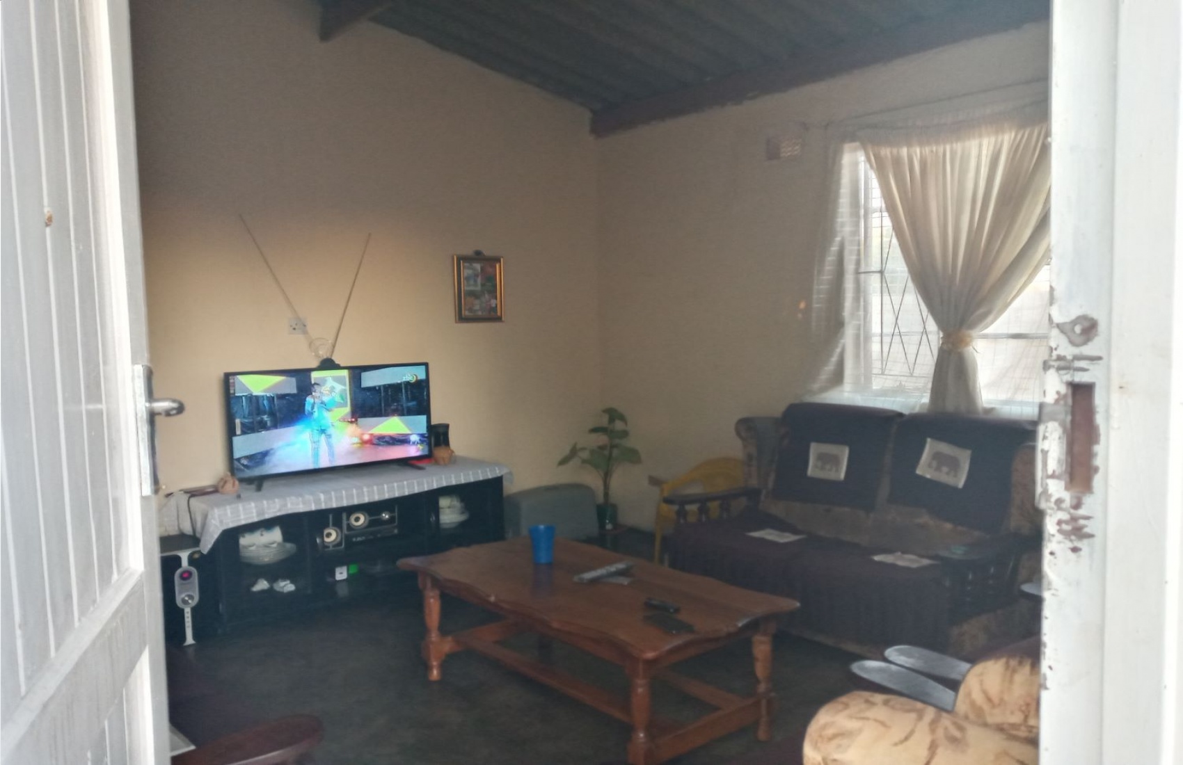 Bulawayo, 2 Bedrooms Bedrooms, 4 Rooms Rooms,1 BathroomBathrooms,Houses,For Sale,1012