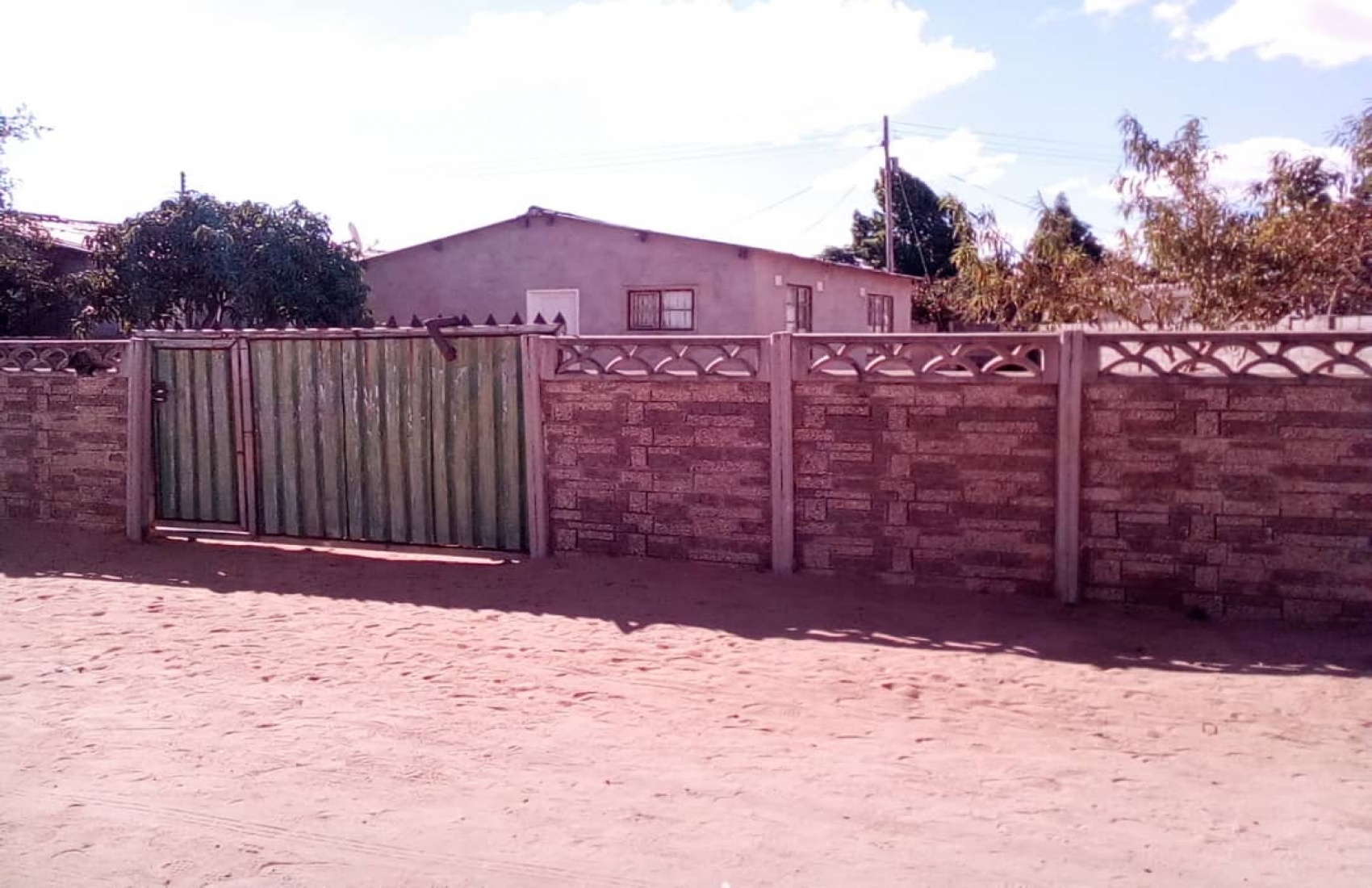 Bulawayo, 2 Bedrooms Bedrooms, 4 Rooms Rooms,1 BathroomBathrooms,Houses,For Sale,1012