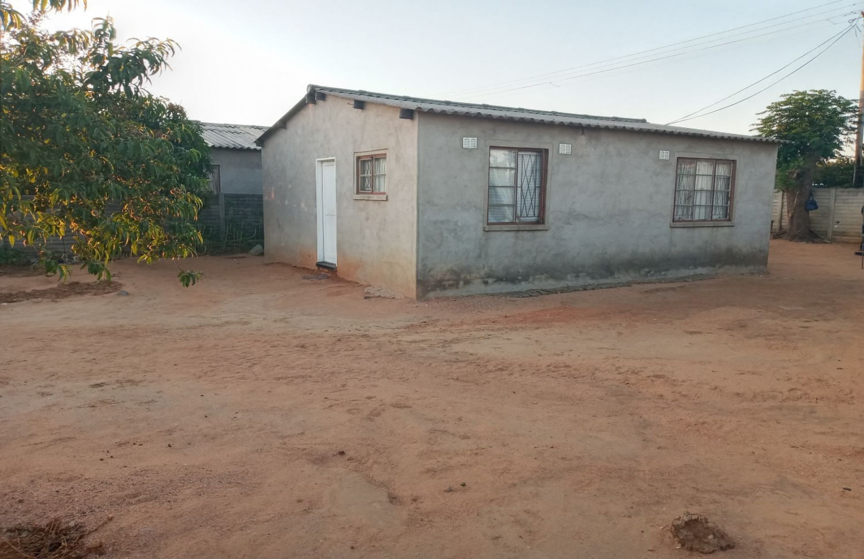 Bulawayo, 2 Bedrooms Bedrooms, 4 Rooms Rooms,1 BathroomBathrooms,Houses,For Sale,1012