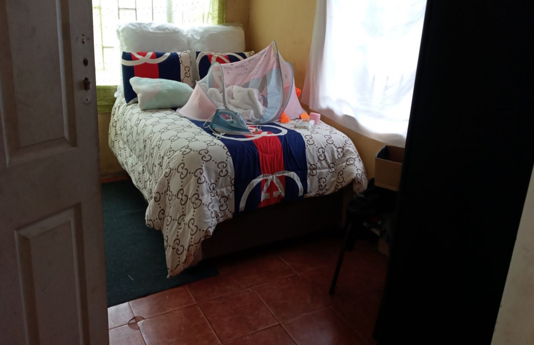 Chitungwiza, 5 Bedrooms Bedrooms, 7 Rooms Rooms,2 BathroomsBathrooms,Houses,For Sale,1025