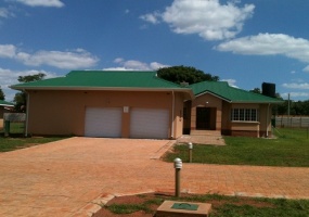 Crawley Road/Mondyness Drive, Harare, 3 Bedrooms Bedrooms, 8 Rooms Rooms,3 BathroomsBathrooms,Town House,For Rent,Crawley Gardens,Crawley Road/Mondyness Drive,1003