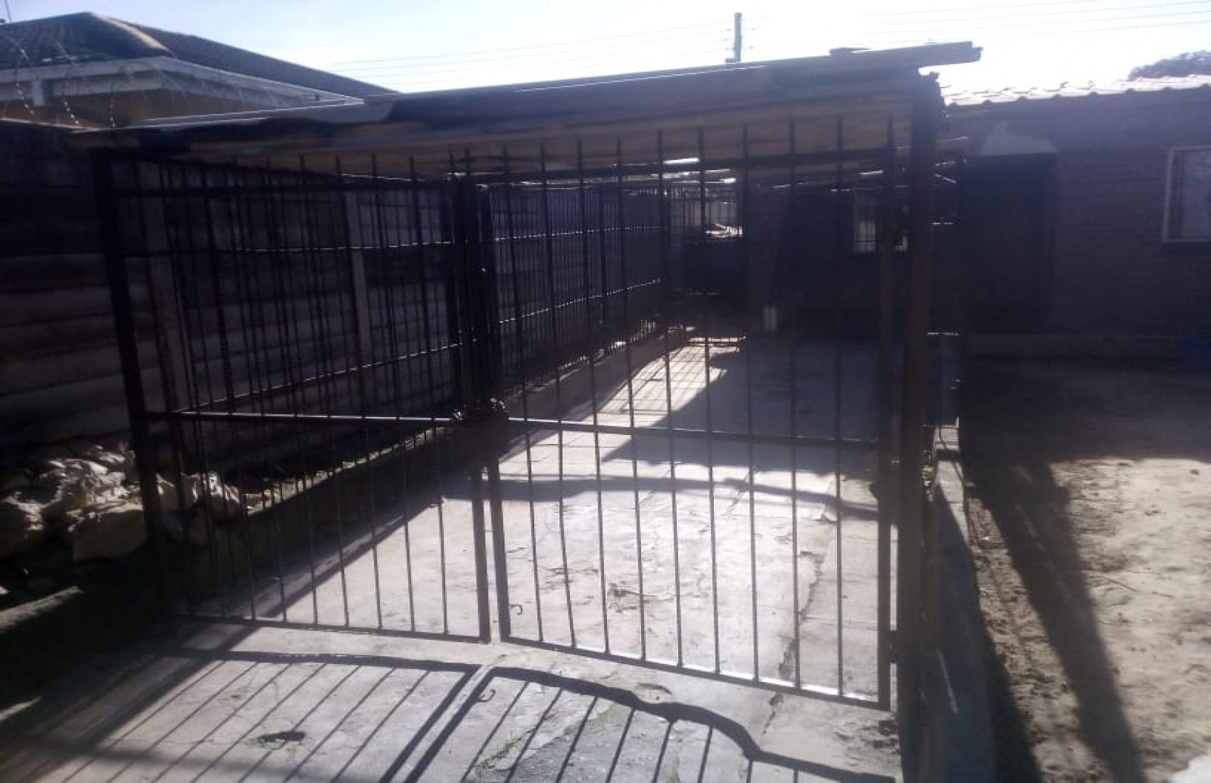 Tarisai Street, Chitungwiza, 4 Bedrooms Bedrooms, 9 Rooms Rooms,1 BathroomBathrooms,Houses,For Sale,Tarisai Street,1037