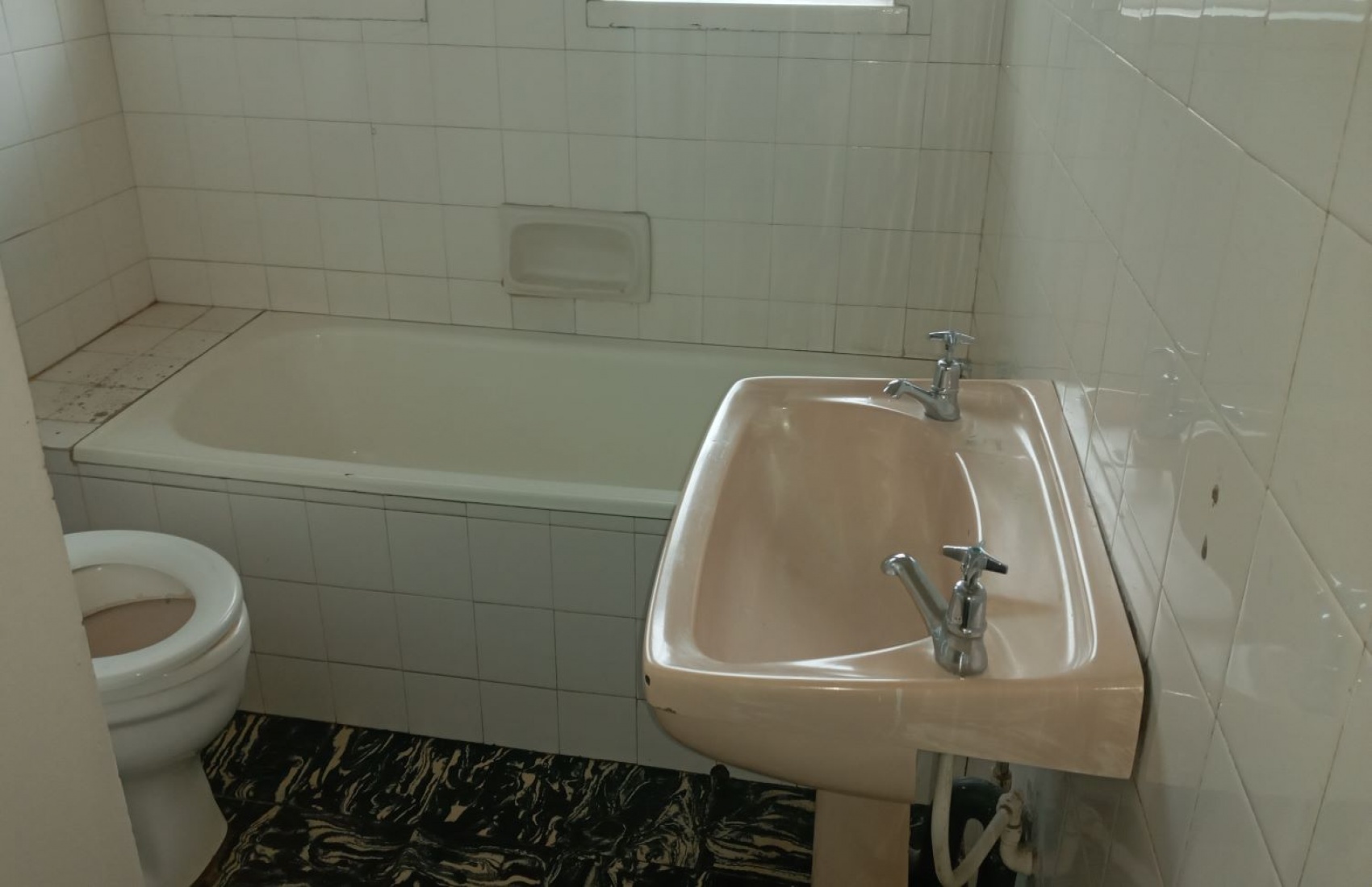 Taormina Avenue, Harare, 3 Bedrooms Bedrooms, 7 Rooms Rooms,1 BathroomBathrooms,Houses,For Sale,Taormina Avenue,1040