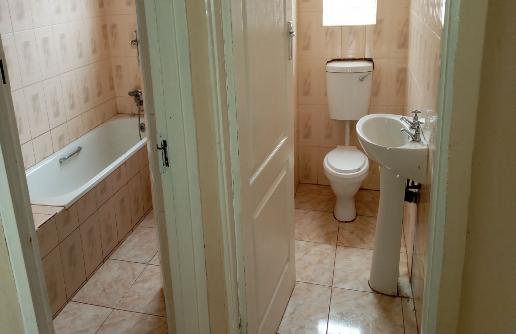 Harare, 3 Bedrooms Bedrooms, 7 Rooms Rooms,2 BathroomsBathrooms,Houses,For Rent,1057